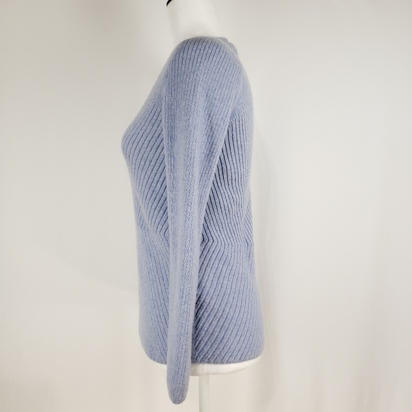 Banana Republic V neck Wool/Cashmere Sweater - Picture 2 of 5